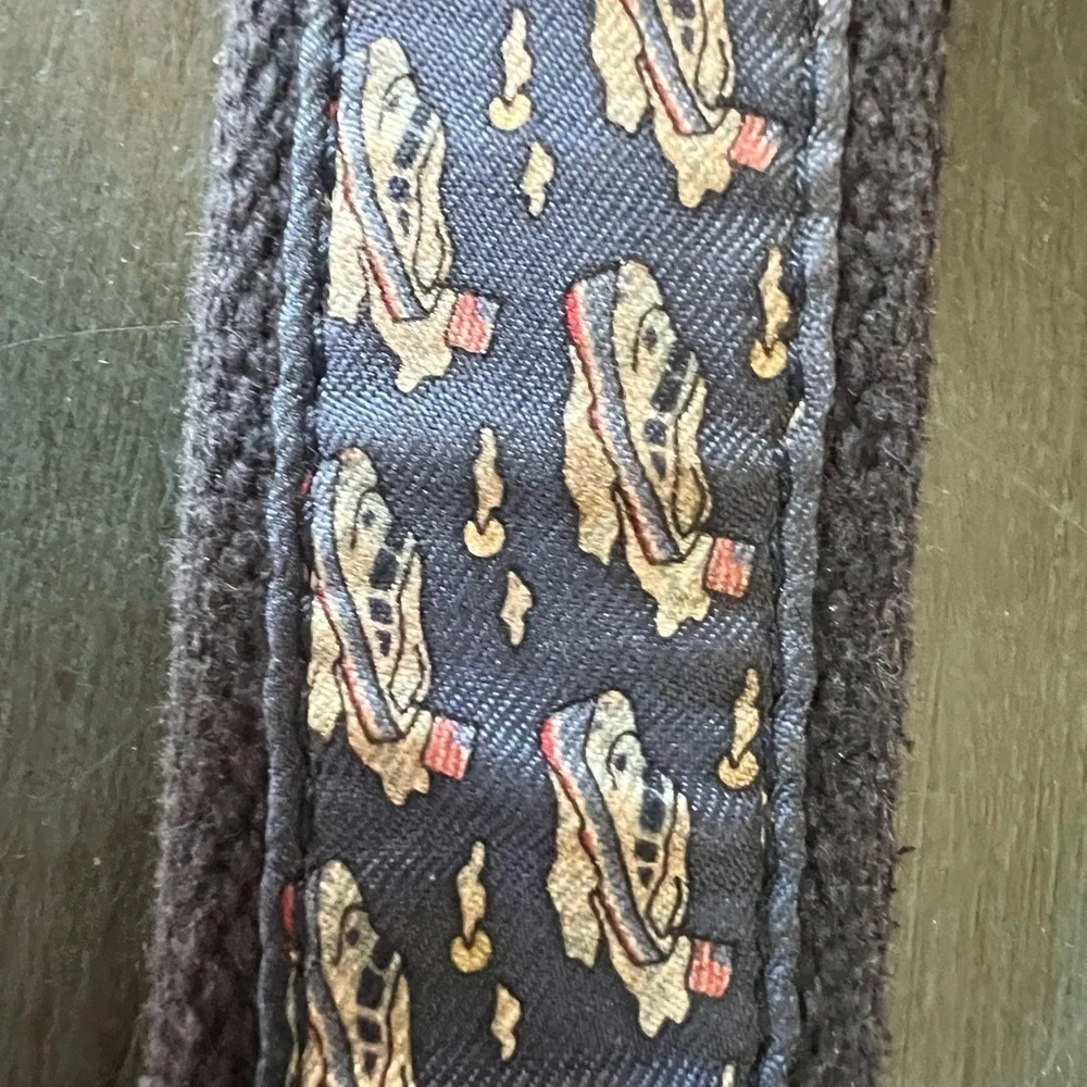 Vineyard Vines men’s belt 32 speedboat with flag
